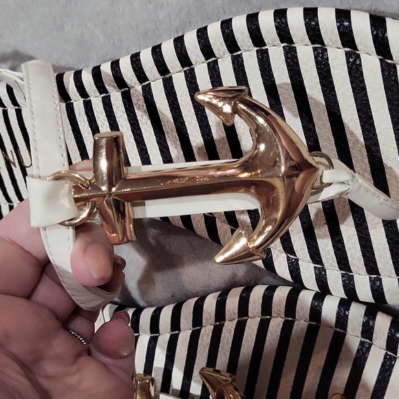 VENUS Black and White Striped Anchor Sandals - Picture 6 of 13